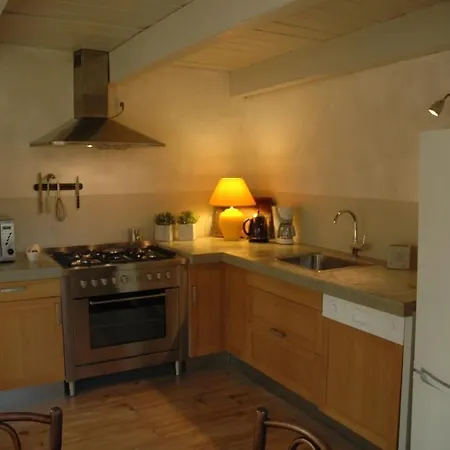 Holiday home Gites Au Bord Du Lez Suze-la-Rousse