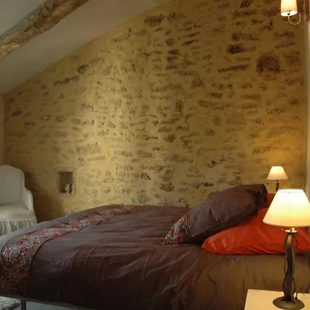 Holiday home Gites Au Bord Du Lez Suze-la-Rousse