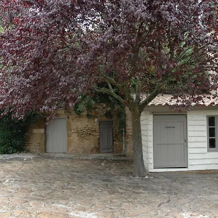 Holiday home Gites Au Bord Du Lez Suze-la-Rousse